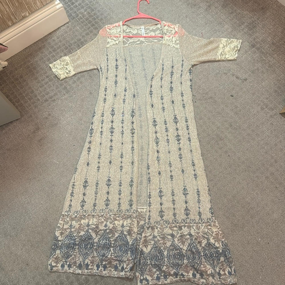 Short sleeve cardigan with rhinestones and lace